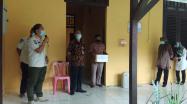 Tim Satgas Penegar akkan Prokes Covid saat mengingatkan Pegawai DKPUS Babel agar patuhi Prokes.