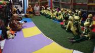 Pustakawan DKPUS Babel saat mendongeng untuk anak-anak TK Aisyiyah I Pangkalpinang, Senin (20/12/2021).