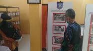 Kepala DKPUS Babel Dr Asyraf Suryadin mendampingi Wakil Ketua DPRD Beltim saat meninjau ruang Depo Arsip DKPUS Babel.