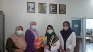 Tim DKPUS Babel menerima hasil karya koleksi terbitan daerah dari salah satu PT.