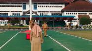 Kepala DKPUS Babel Rakhmadi saat menjadi Pembina Upacara Bendera Mingguan Pegawai Pemprov Babel, Senin (26/6/2023).