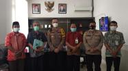 Kepala DKPUS Babel Dr Asyraf Suryadin foto bersama Kapolres Pangkalpinang.
